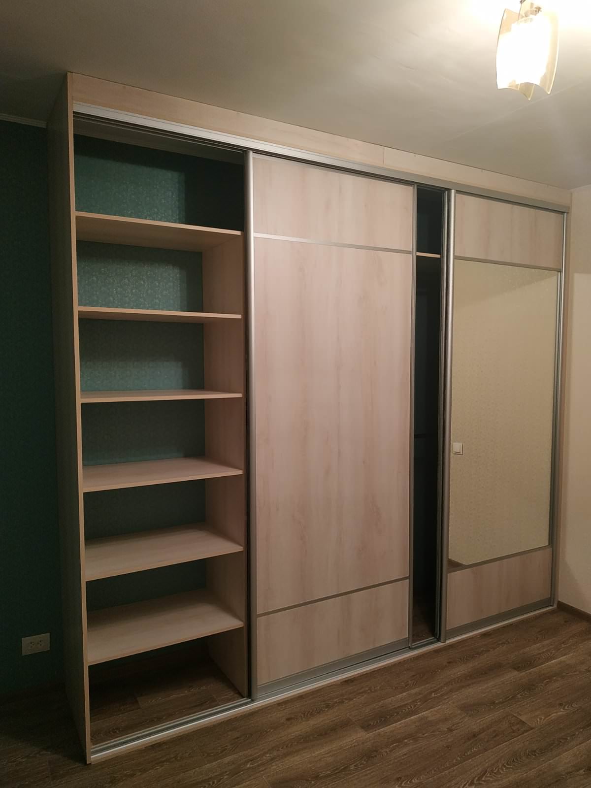 3-дверный встроенный шкаф-купе