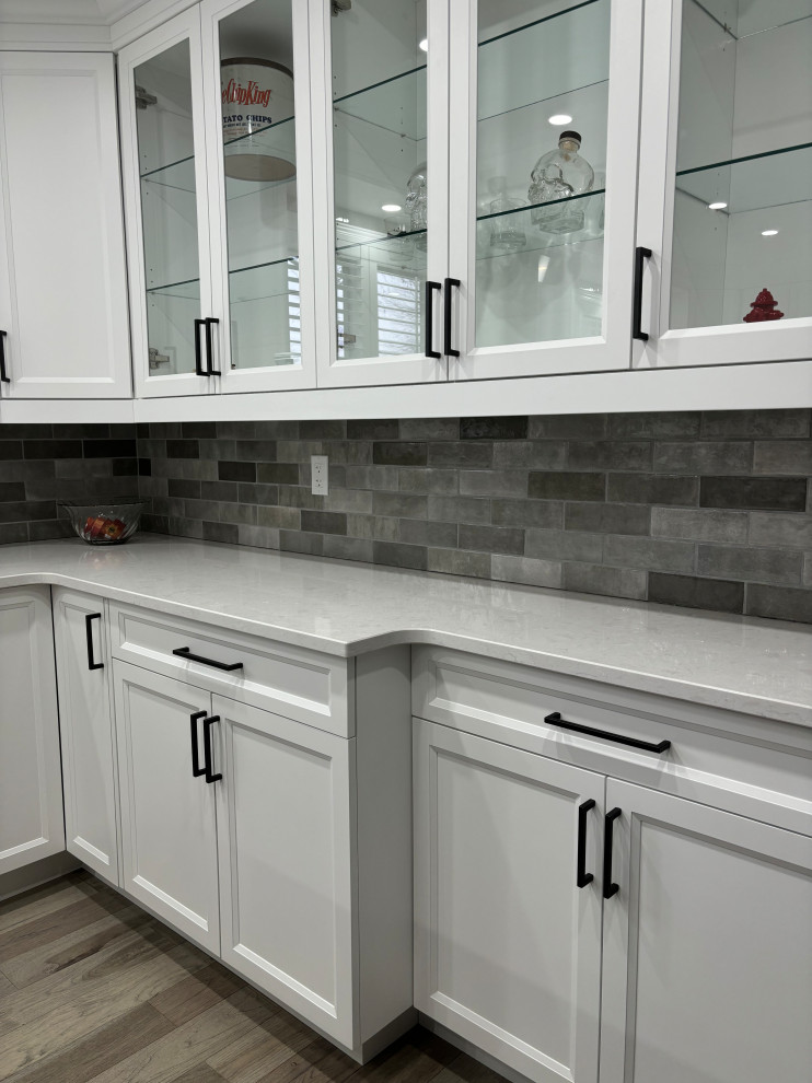 Example of a transitional kitchen design in Toronto