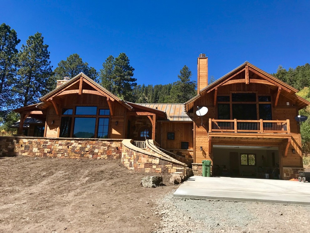 Example of a mountain style home design design in Denver