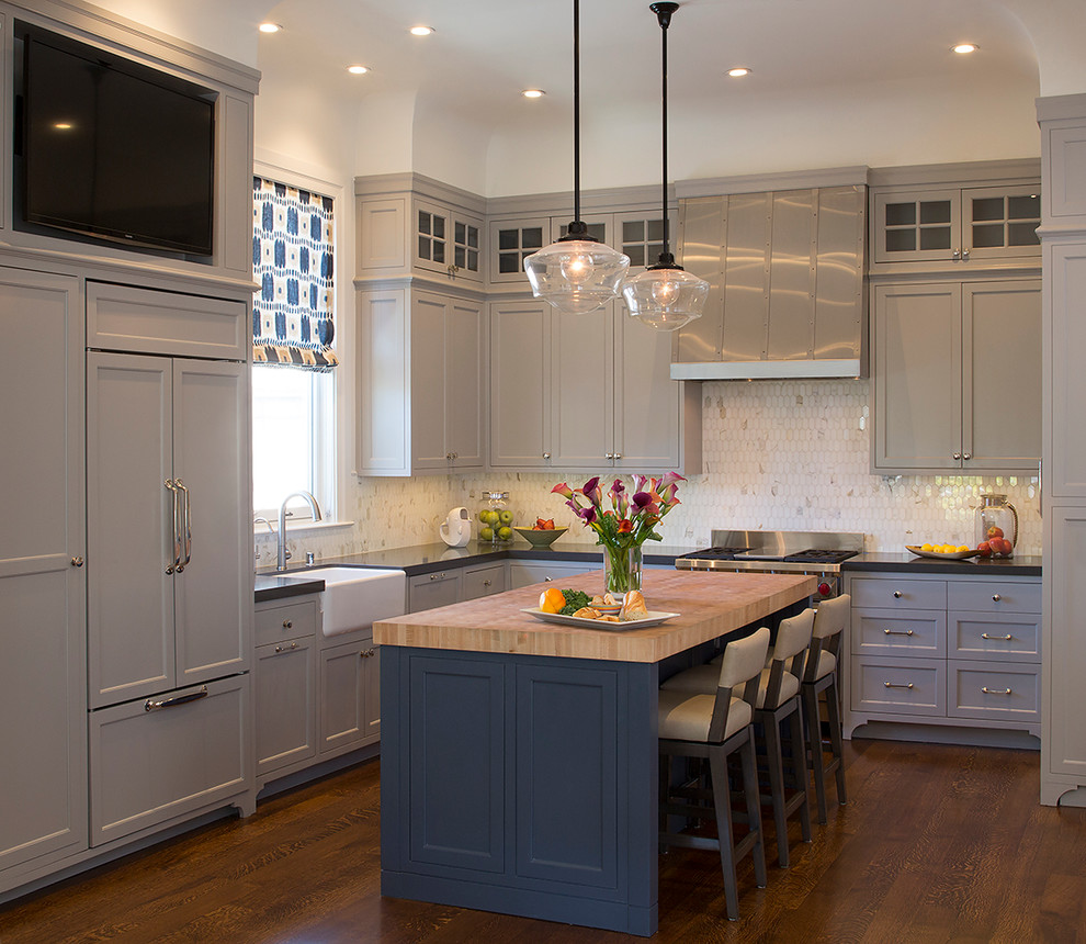 Inspiration for a mid-sized contemporary l-shaped open plan kitchen in San Francisco with a farmhouse sink, beaded inset cabinets, grey cabinets, stone tile splashback, panelled appliances, medium hardwood floors and with island.