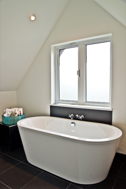 mango design co modern-bathroom