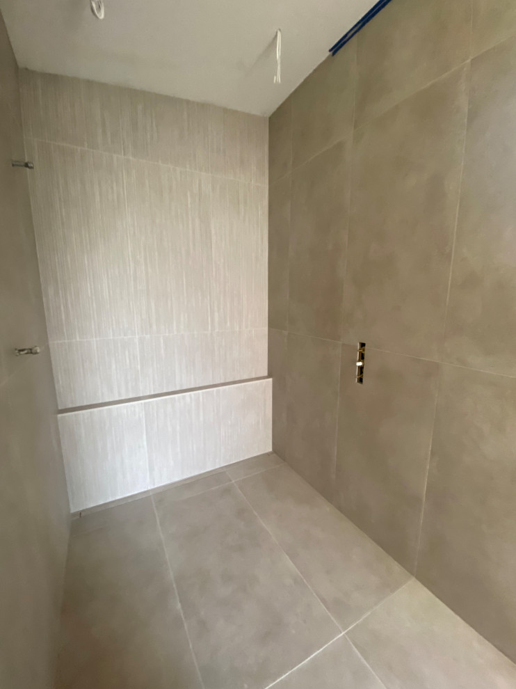 Nehalem Large Format Tile Masterbath