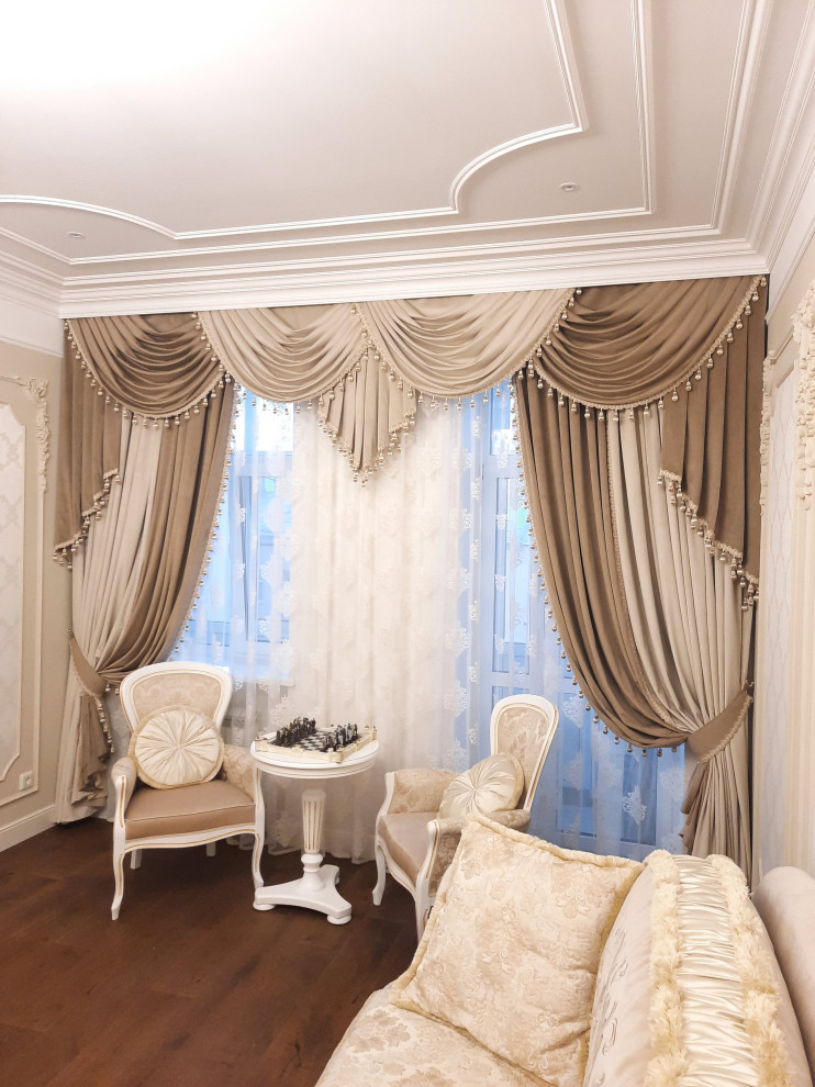 Пример оригинального дизайна: гостиная комната среднего размера в классическом стиле