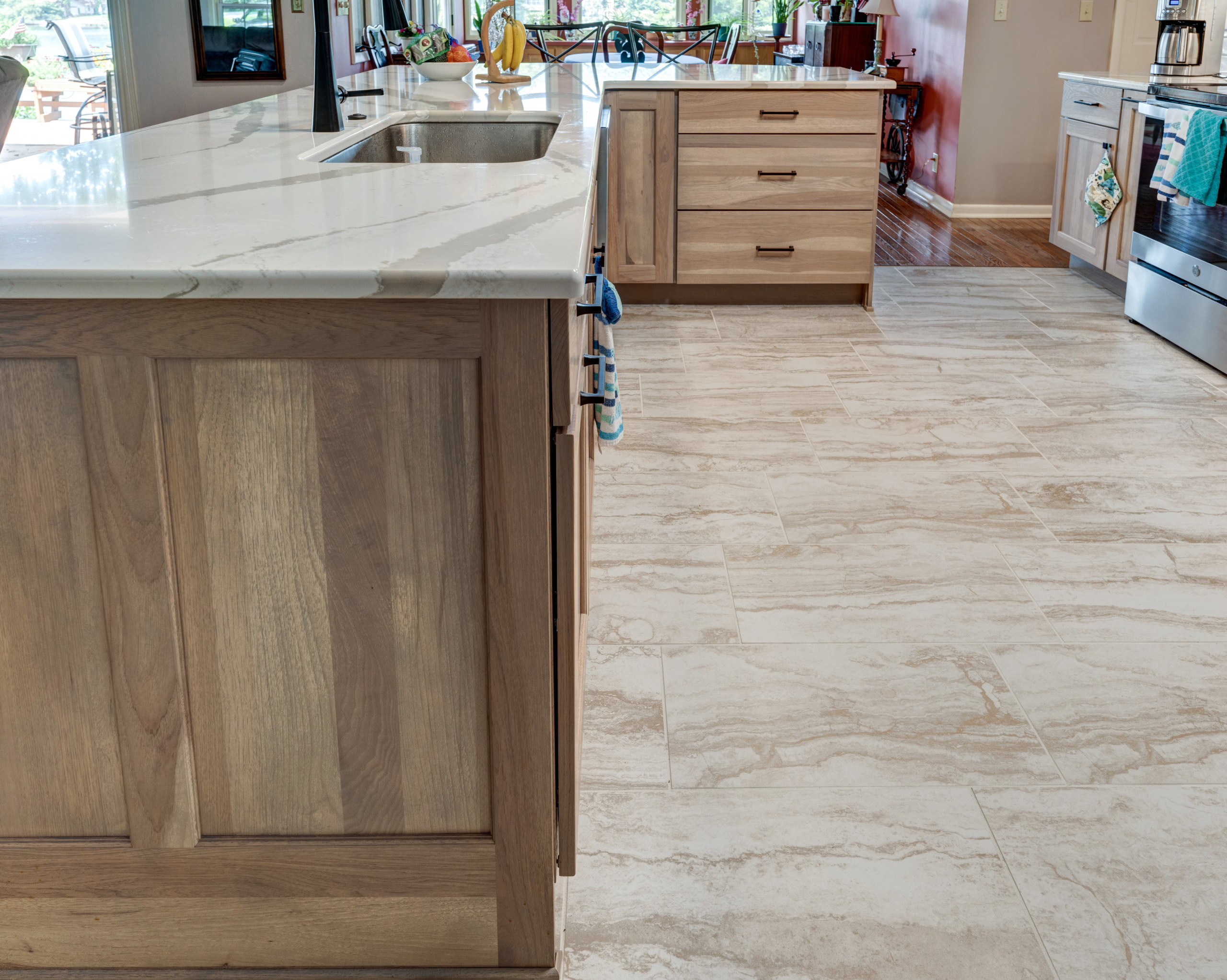 137 Meadowview Drive - Kitchen / Floor