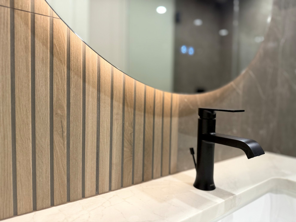 Jamaica Waterfront Bathroom – Sarasota Coastal Modern