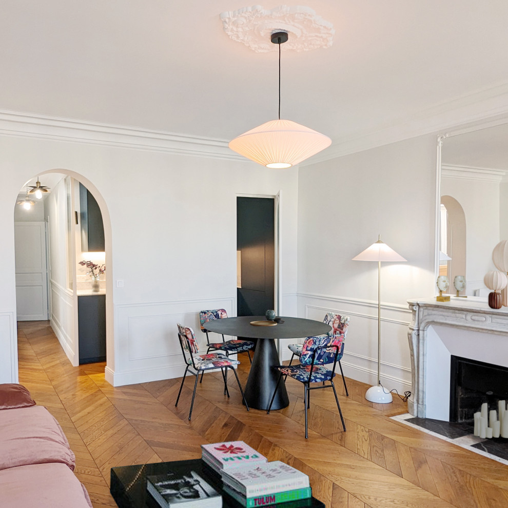 Design ideas for a medium sized modern dining room in Paris.