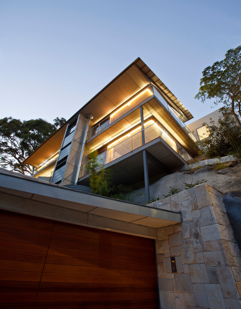Design ideas for a mid-sized contemporary two-storey white exterior in Sydney with stone veneer.