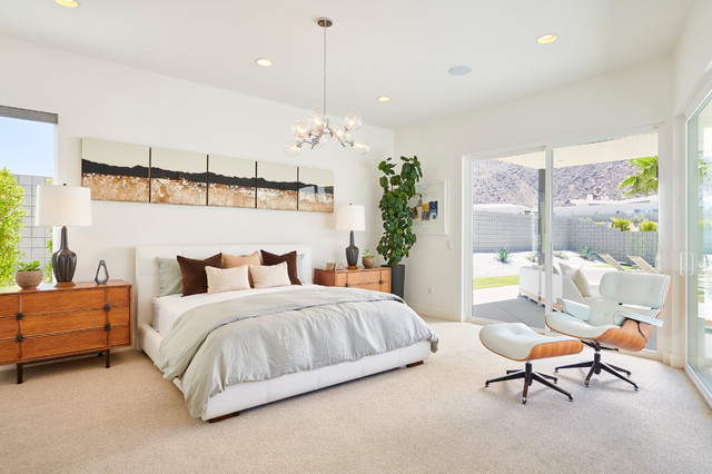 Skye in Palm Springs, California retro-dormitorio