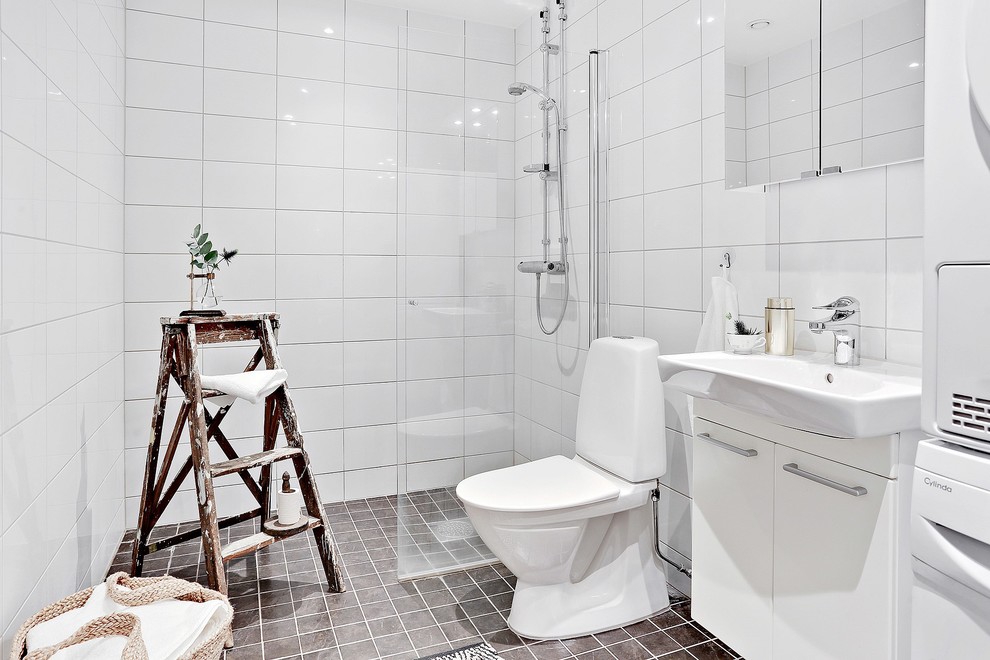 This is an example of a scandinavian bathroom in Gothenburg.