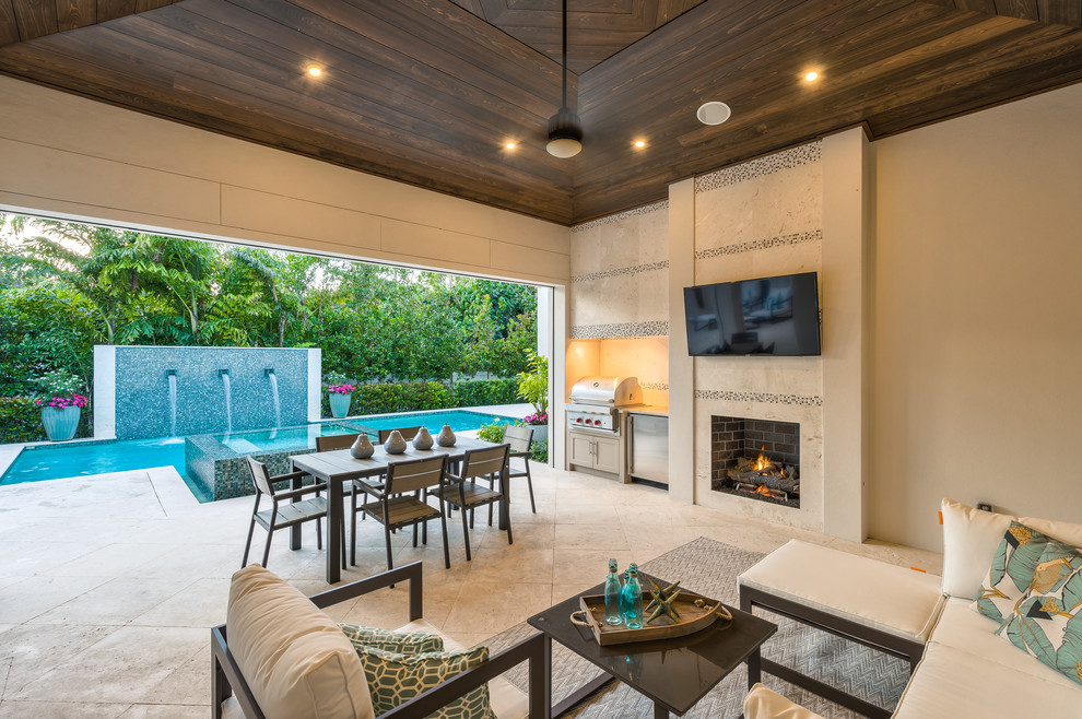 Transitional home design photo in Miami