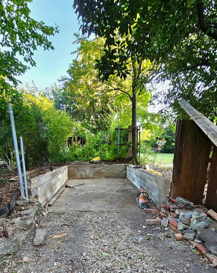 DETACHED GARAGE
