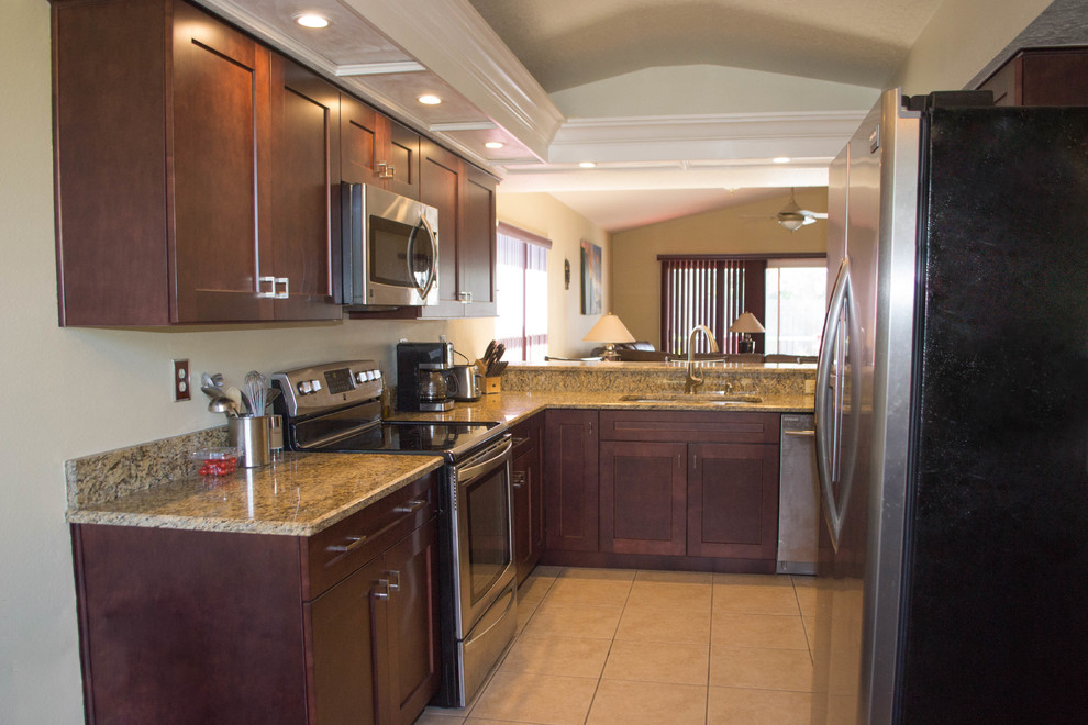 Example of a transitional kitchen design in Tampa