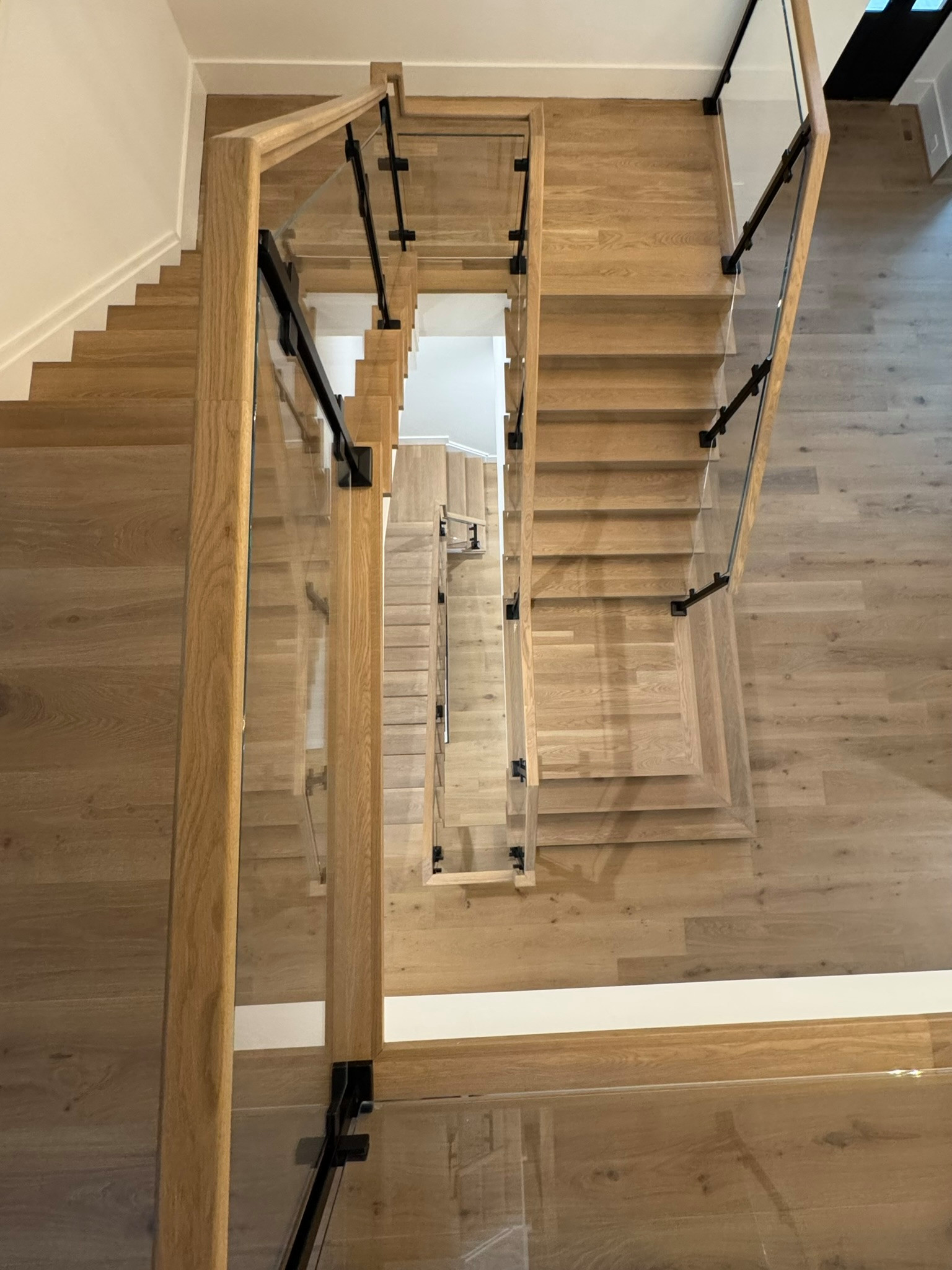134_Modern White Oak Stair with Glass Balustrade, Vienna, VA 22180