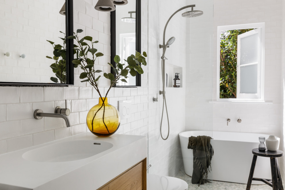 Design ideas for a contemporary bathroom in Sydney.