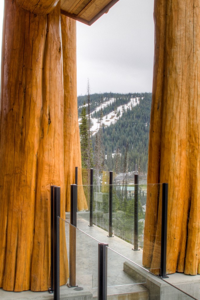 Example of a mountain style home design design in Vancouver