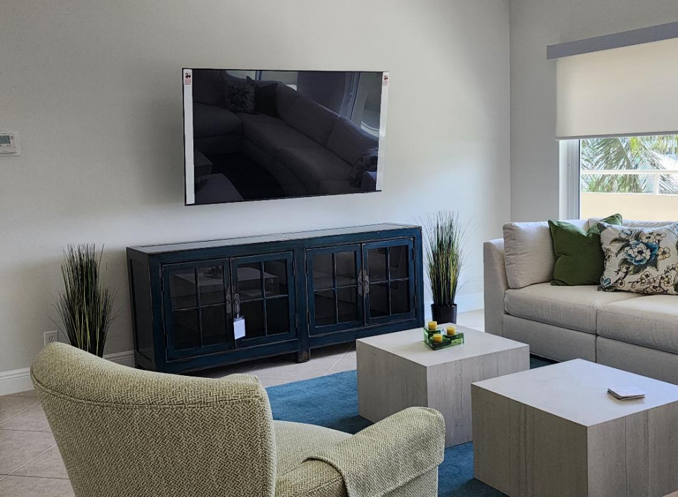 Vibrant Seaside Condo