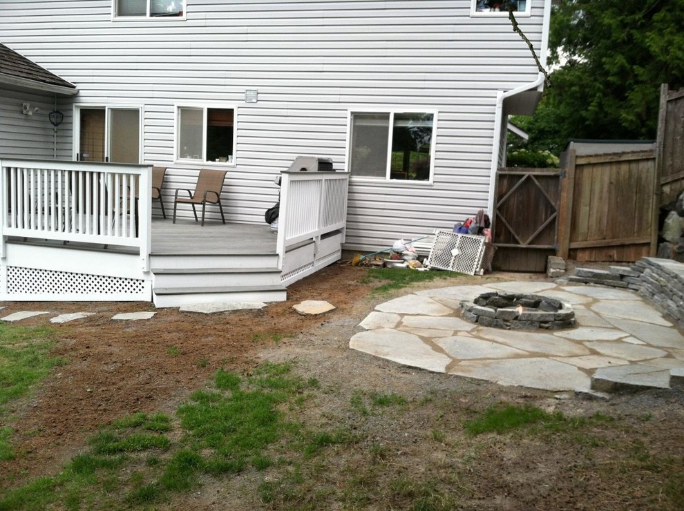 Transitional deck photo in Seattle