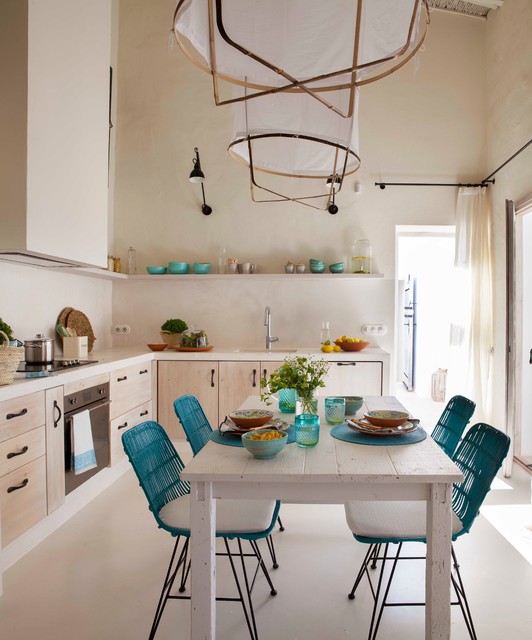ESTILISMO CASA FORMRNTERA coastal-kitchen