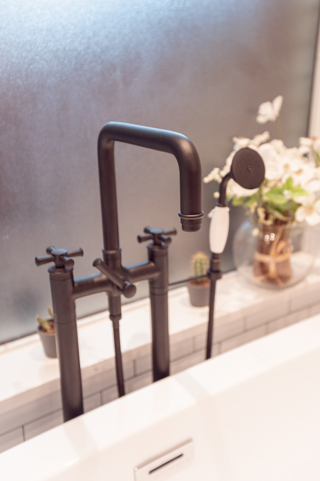 English Chestnut | Master Bathroom