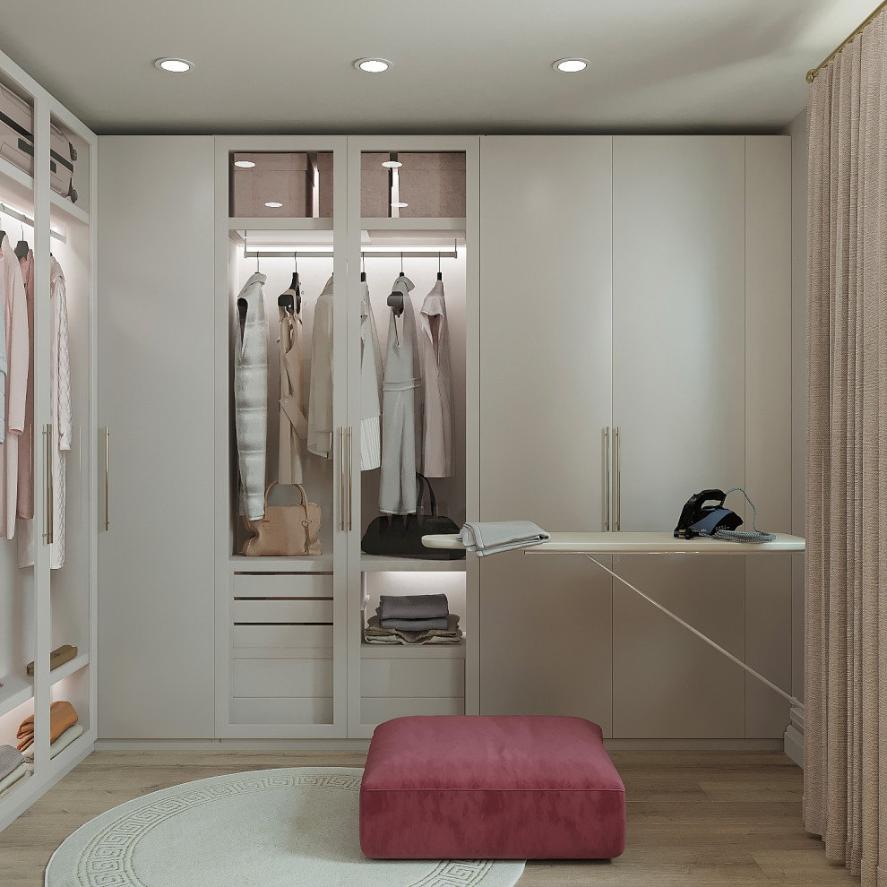 Трехкомнатная квартира для молодой девушки