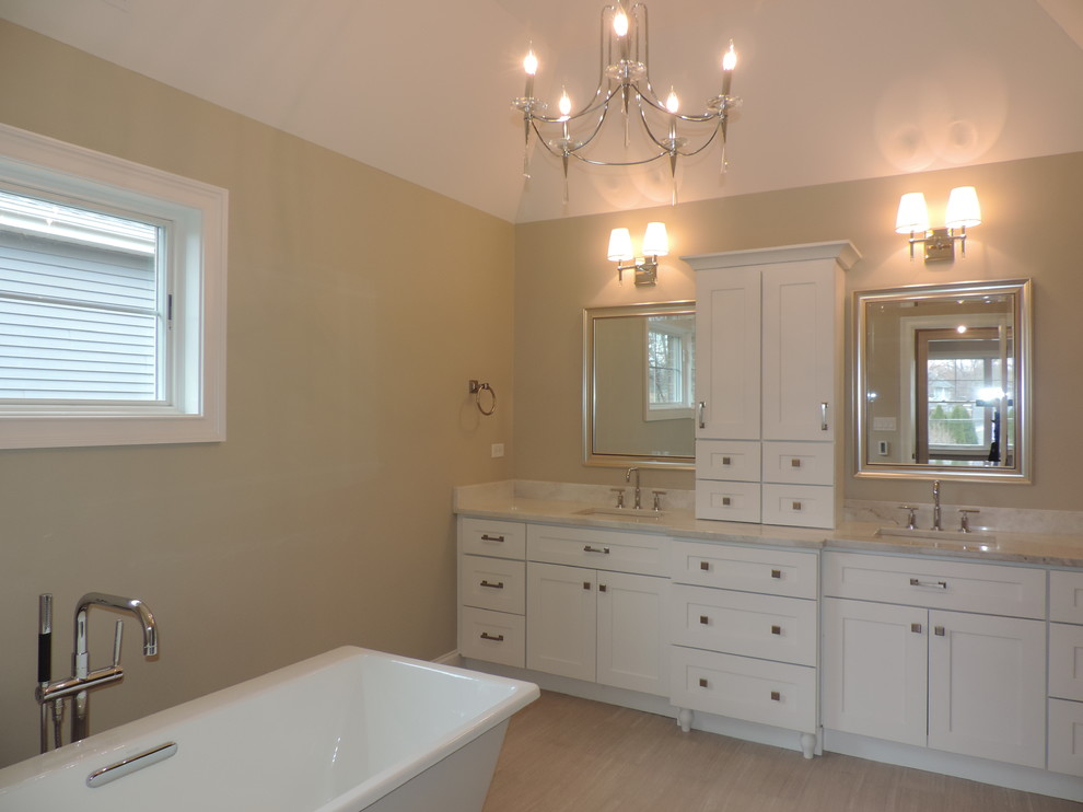 Example of a transitional bathroom design in Chicago