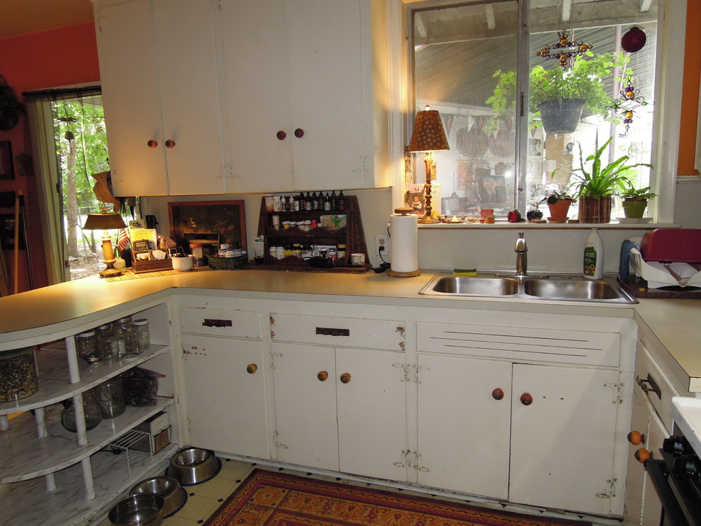 Inspiration for a transitional home design remodel in Austin