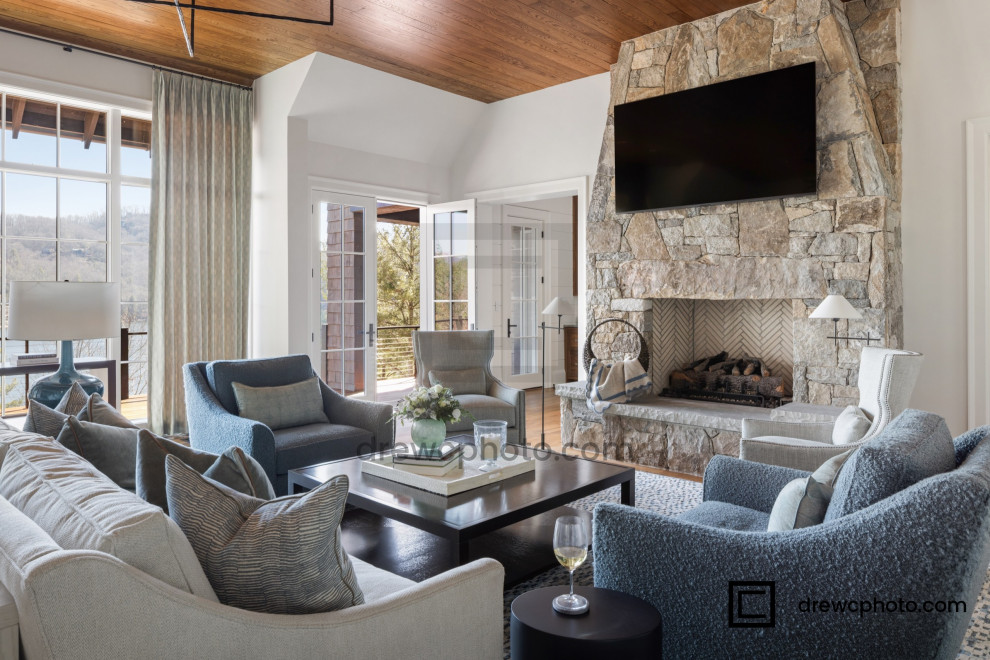 Example of a transitional home design design in Atlanta