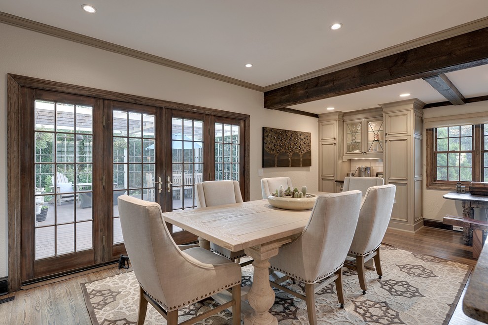 Design ideas for a mid-sized country dining room in Minneapolis.