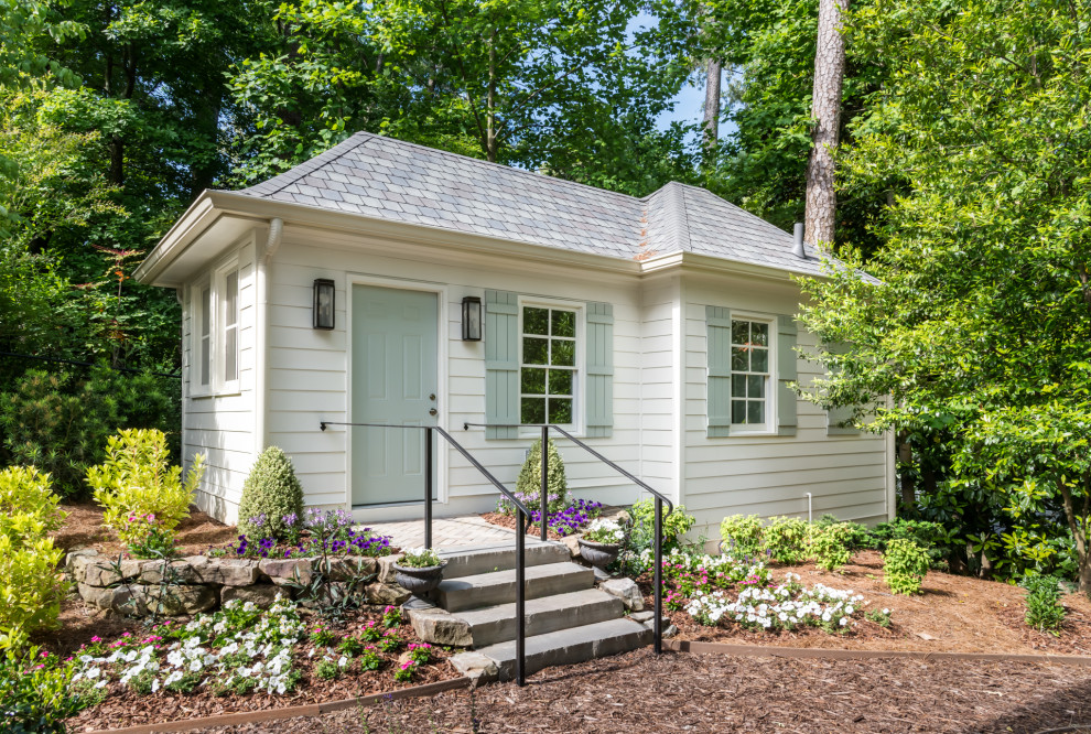 Mid-sized traditional shed and granny flat in Atlanta.