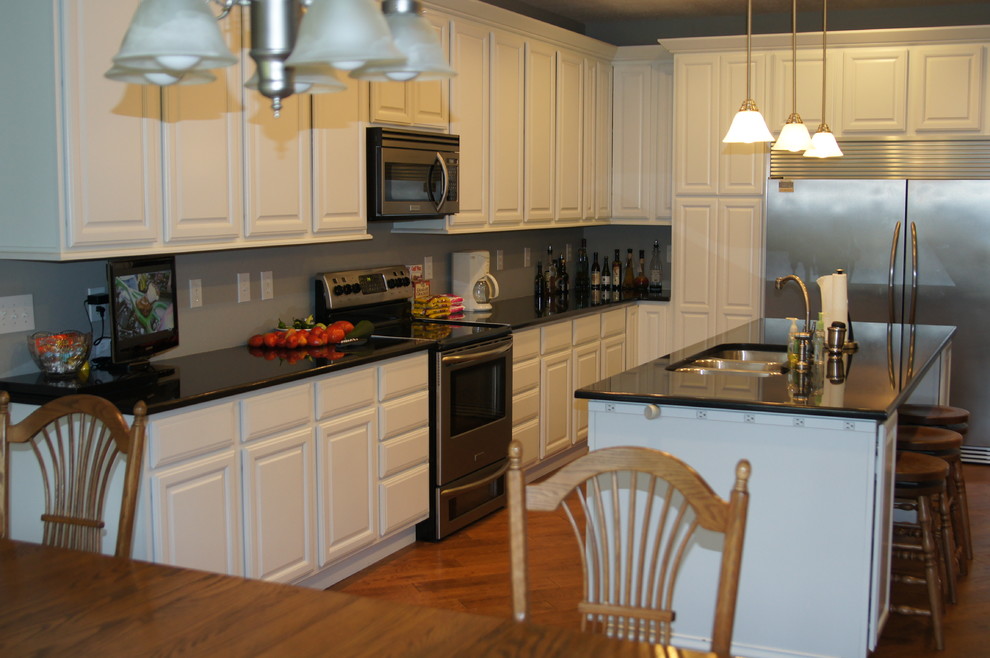 Photo of a traditional kitchen in Columbus.
