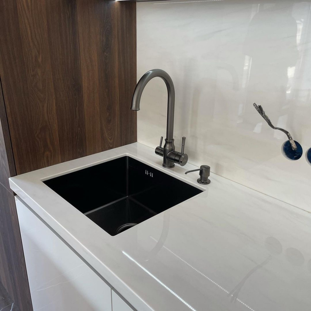 Современная кухня с островом