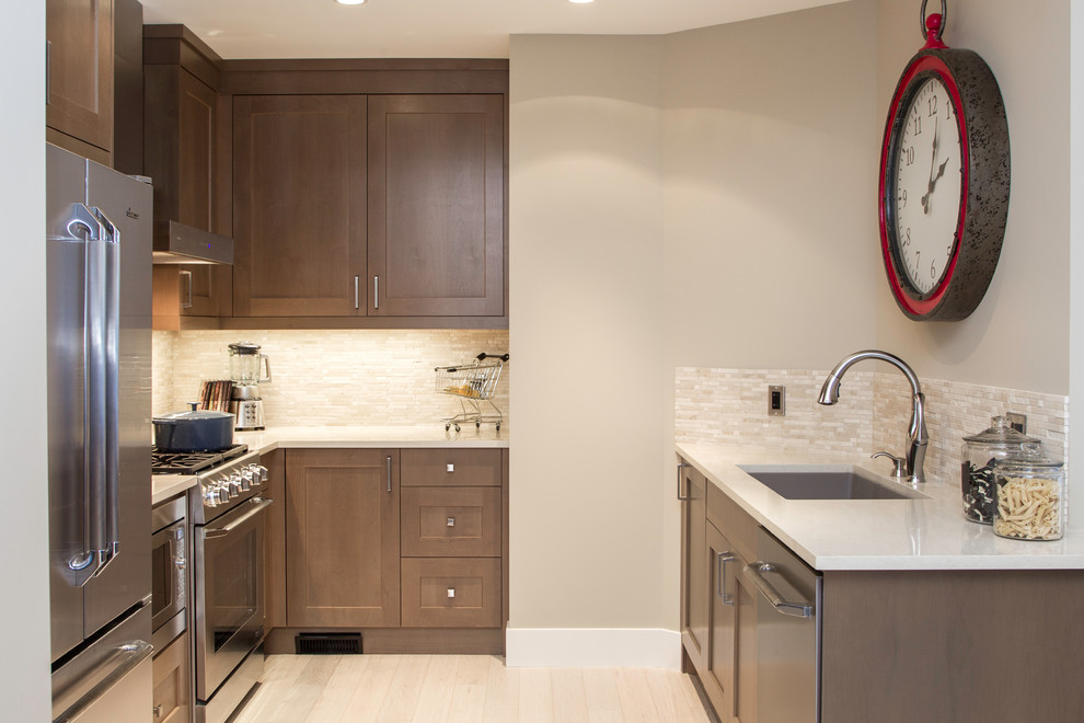 Kitchen - transitional kitchen idea in Calgary