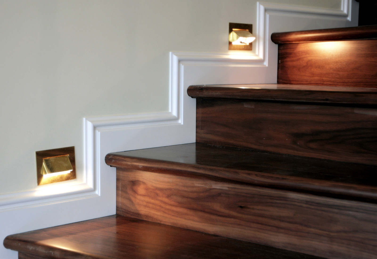 Лестница из ореха