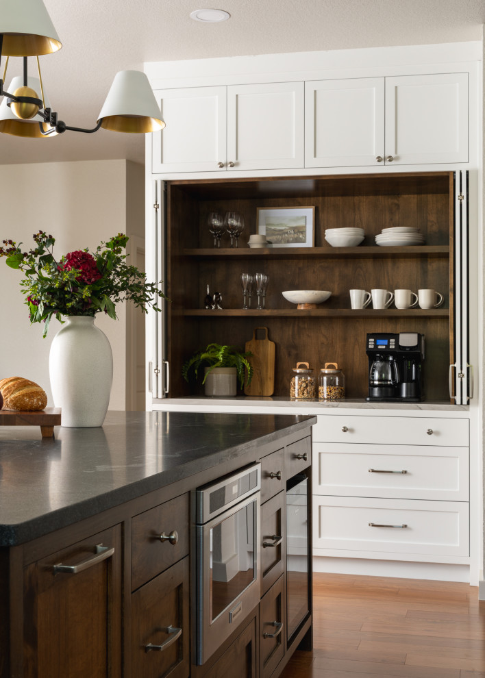 Kitchen - transitional kitchen idea in Austin
