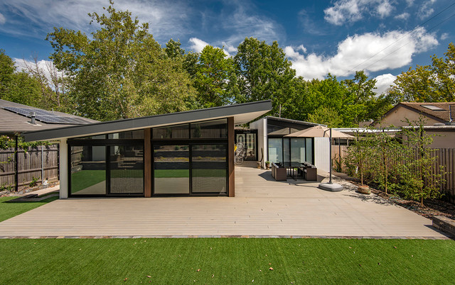 Deakin contemporary-deck