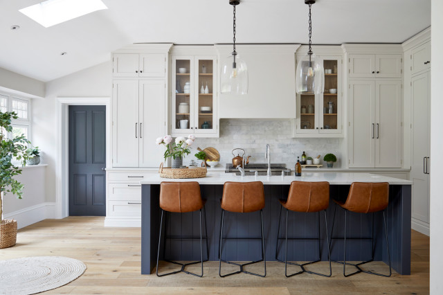 Houzz Tour: Period Home Blends Classic and Contemporary Style
