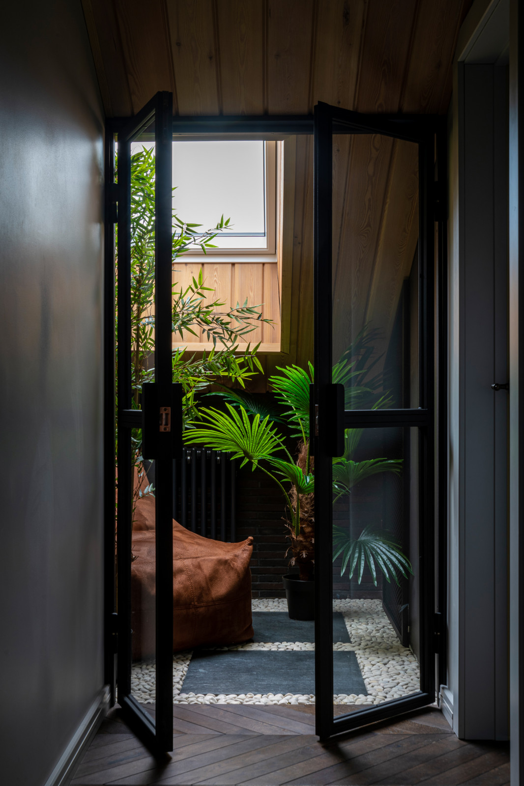 Фрагмент ванной комнаты на мансардном этаже