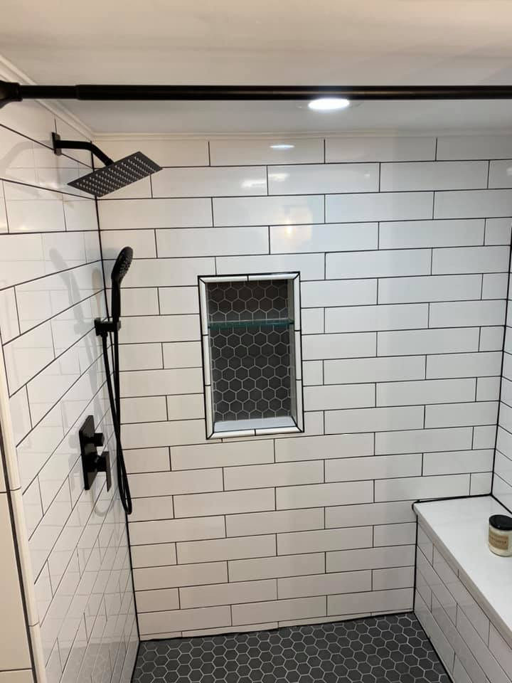 This is an example of a small country 3/4 bathroom in New York with an open shower, a one-piece toilet, black and white tile, porcelain tile, beige walls, porcelain floors, quartzite benchtops, multi-coloured floor, a shower curtain, white benchtops, a shower seat, a single vanity and a freestanding vanity.