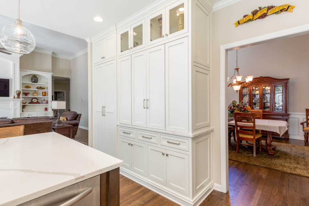 Example of a transitional home design design in Atlanta