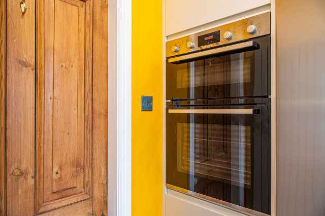 Compact Kitchen with Colour contemporary-koek