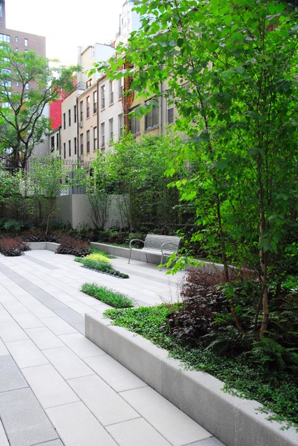 Modern Courtyard contemporary-patio