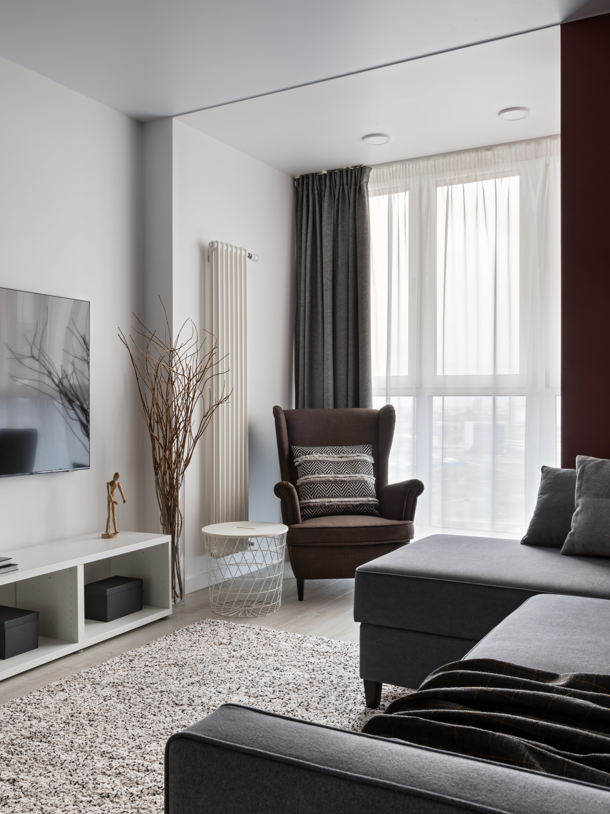 Цветовой минимализм в арендной квартире .