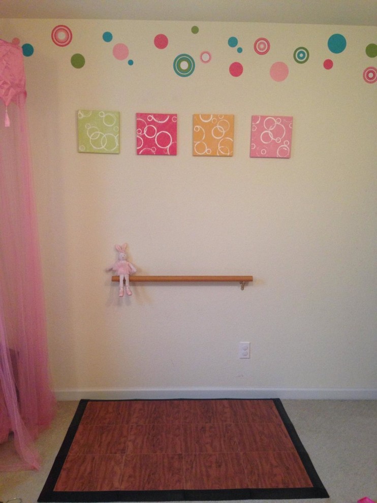 Mid-sized kids' bedroom in Minneapolis with white walls for kids 4-10 years old and girls.