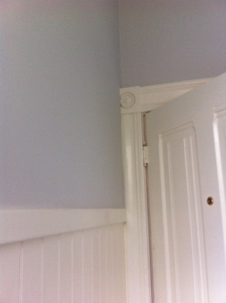 Small transitional kitchen photo