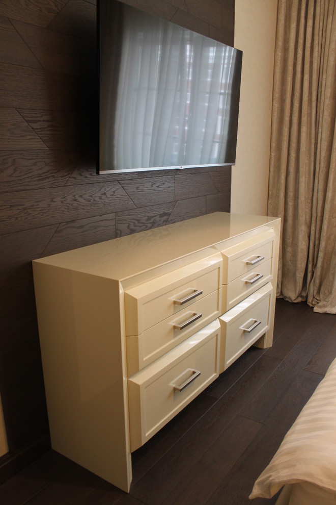 бежевый лакированный комод с прикроватными тумбочками выполнен на заказ по эскиз