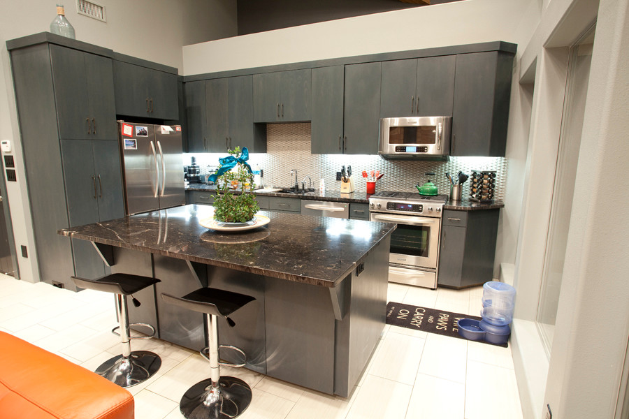 Design ideas for a modern kitchen in Dallas.