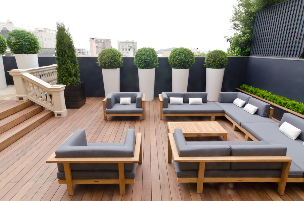 Inspiration for a contemporary rooftop deck in San Francisco.
