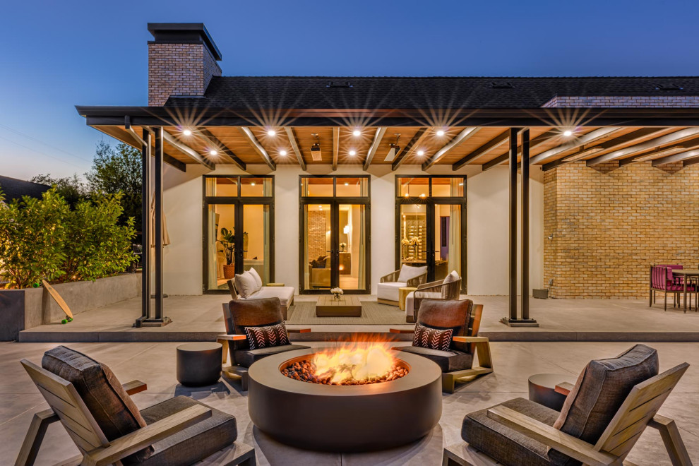 Photo of an expansive contemporary patio in San Francisco.