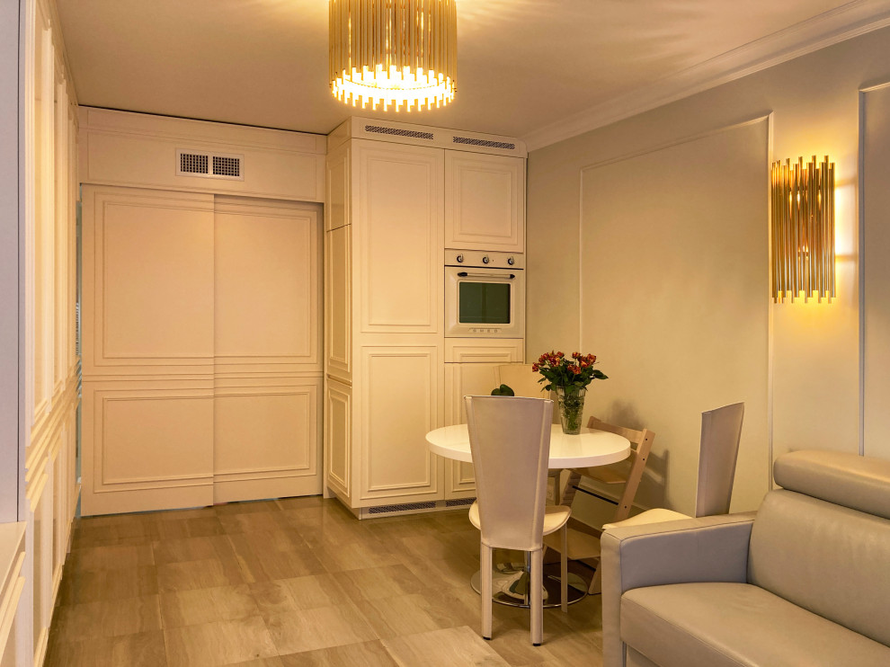 На фото: объединенная гостиная комната среднего размера в современном стиле с белыми стенами, телевизором на стене, зоной отдыха и бежевым полом с