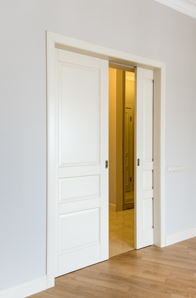 Белые двери Леон в интерьере